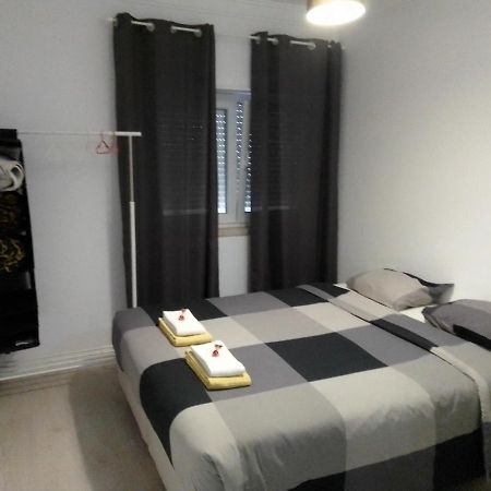 Guesthouse Marialva Park Corroios Exteriör bild