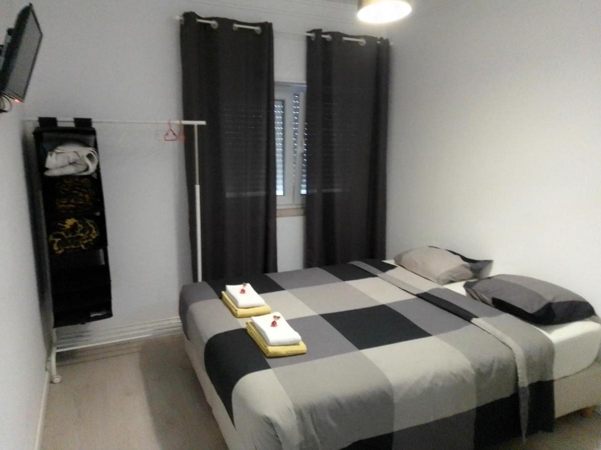 Guesthouse Marialva Park Corroios Exteriör bild